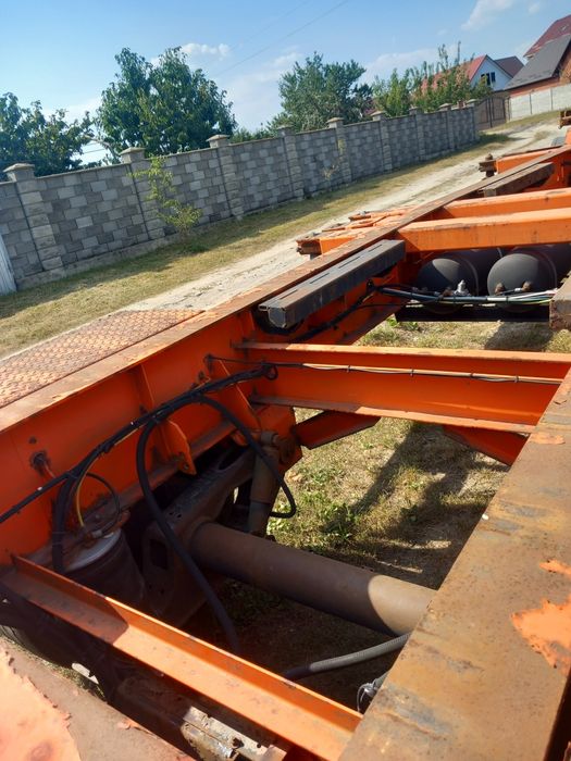 Контейнеровоз напівпричіп.