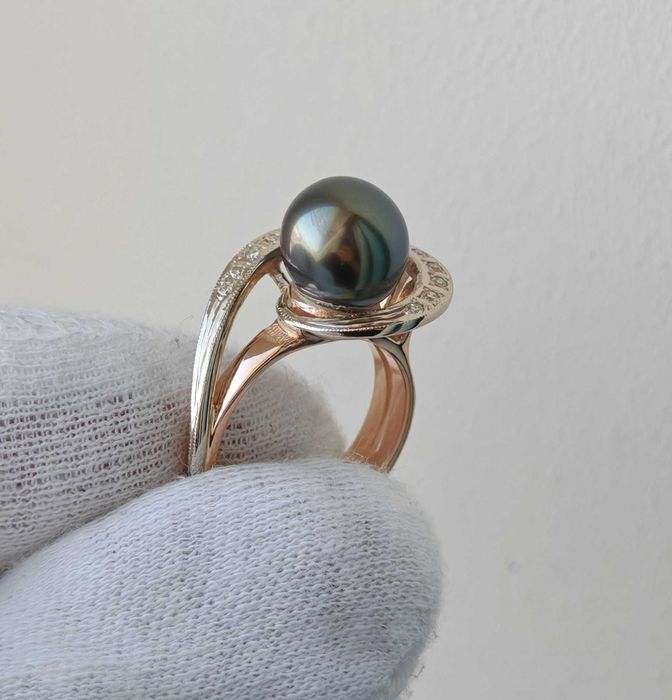 Золота каблучка 3.74 гр 585 пр 16.5р з перлиною та діамантами (0.11 кт