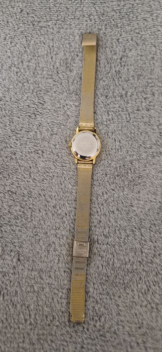 Zegarek  damski złoty kolor