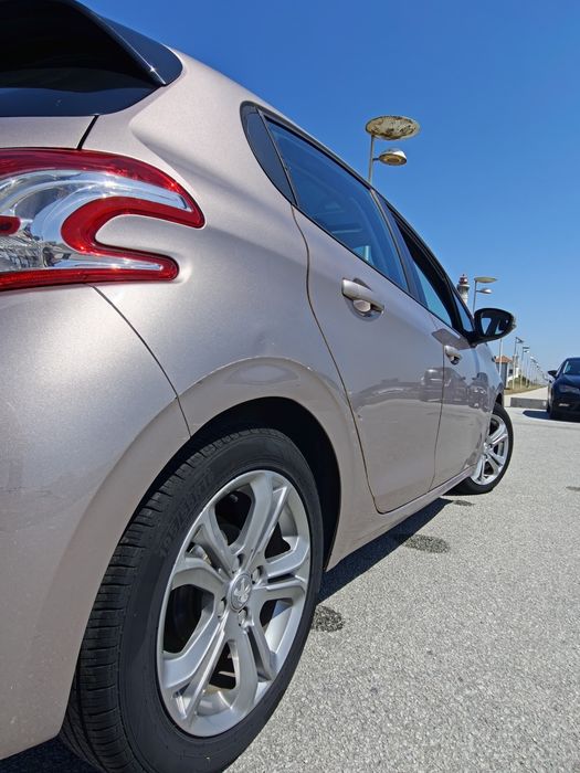 Peugeot 208 1.4 e-HDi — photo 5