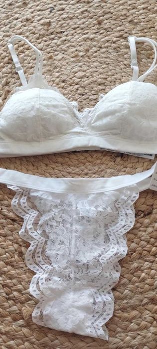 conjunto sutia e cuecas fio dental em renda élégante e sensual tamanho XS branco