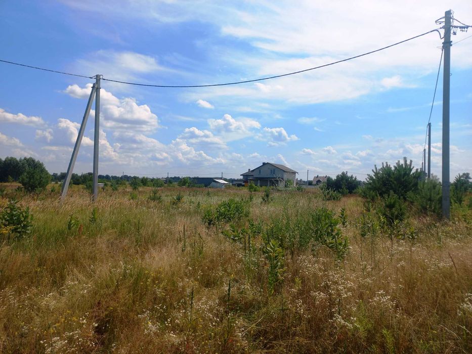 Рожівка, 15 соток на житловій вулиці з комунікаціями