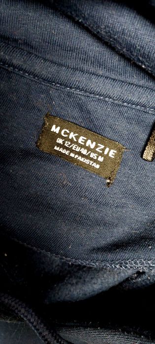 Granatowa bluza z kapturem MCKENZIE, R. L