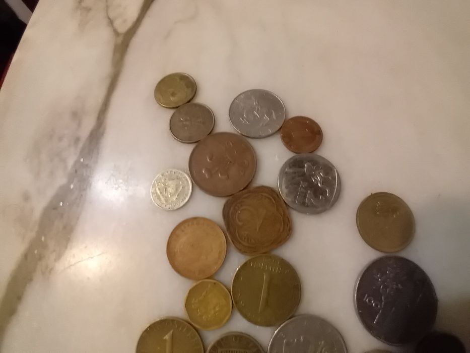 Conjunto de 26 Moedas Estrangeiras Diversas