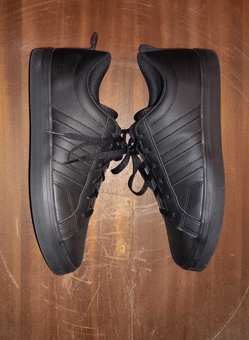 Ténis Adidas pretos