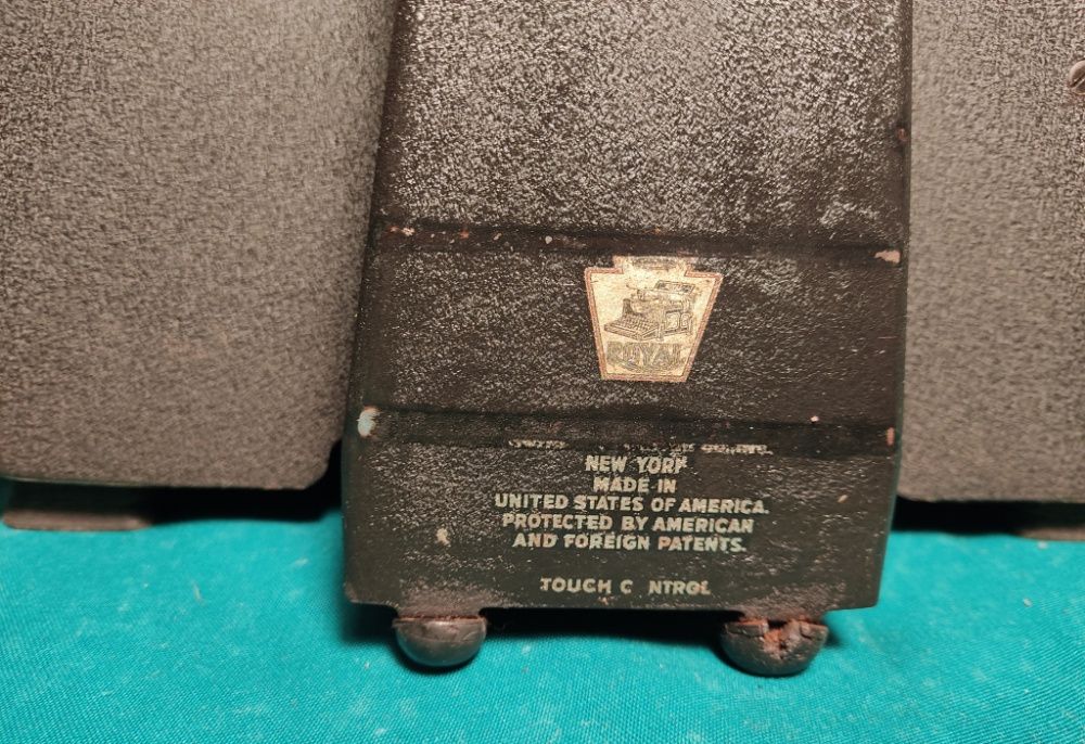 Máquina de escrever Royal carreto largo