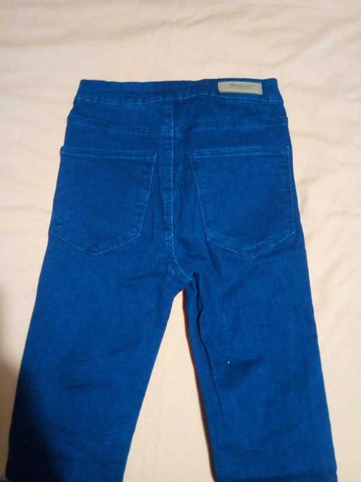 JEGGINGS - Calça de ganga tamanho 34, marca Stradivarius como novas.