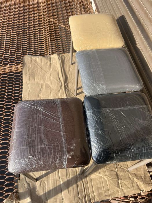 Табурет квадратний