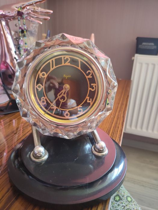 Часы настольные.