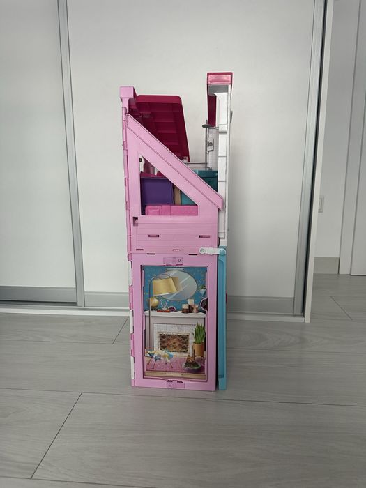 Domek Barbie Malibu z akcesoriami, lalkami plus pudełko