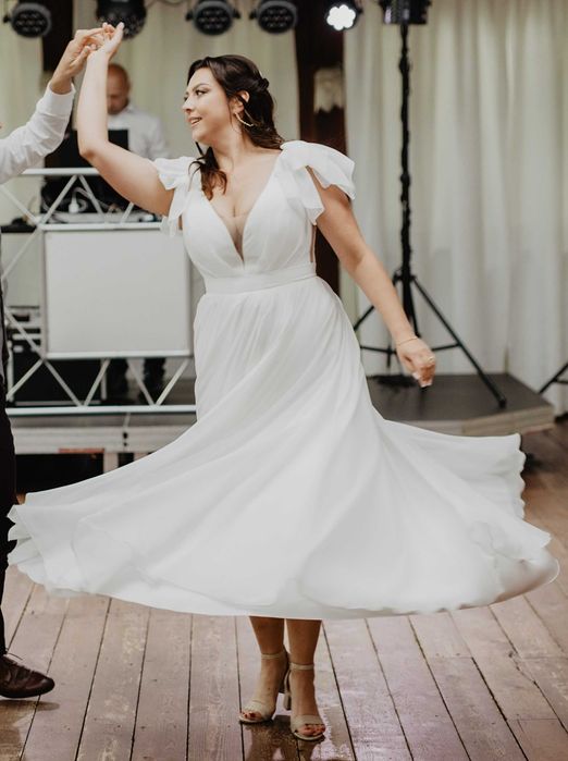 suknia ślubna na sprzedaż, gładka, duży dekolt