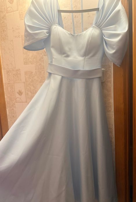 Вечірня сукня блакитна