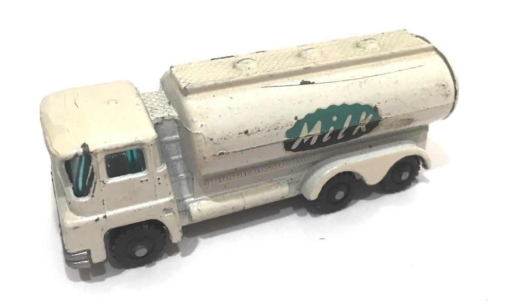 Husky - made in England - Milk Truck - 1/64 - 1960's