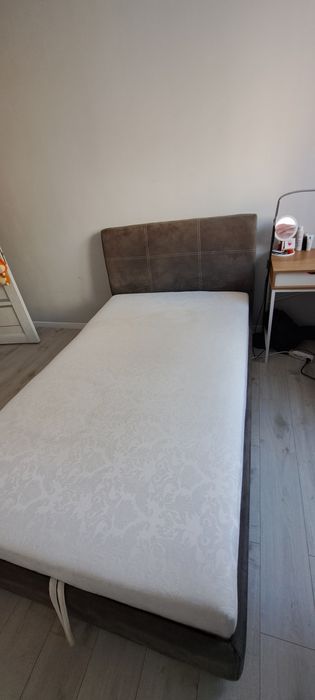 Ліжко півторачка.