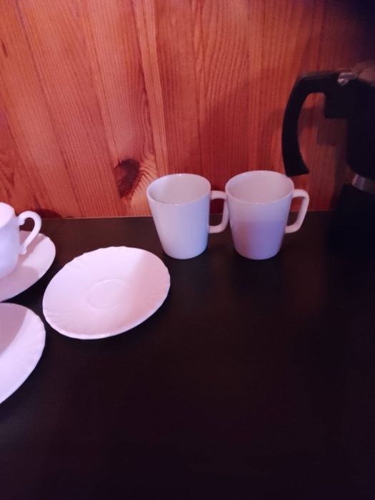 Filiżanki, wazon porcelana, kawiarka duza