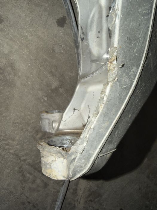 Цапфа ліва Tesla Y Juniper