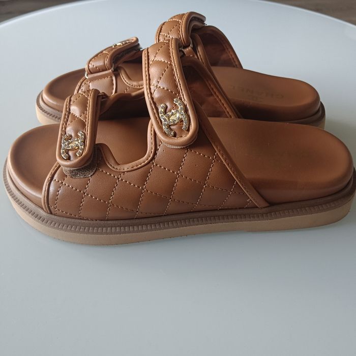 Klapki Chanel nowe.