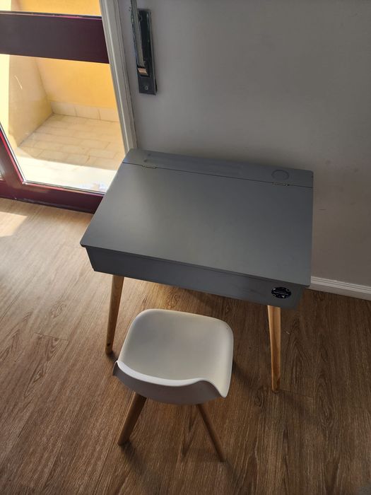 Mesa e Cadeira de criança