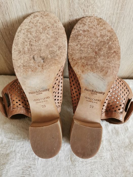 Russell & Bromley skórzane ażurowe sandały 39