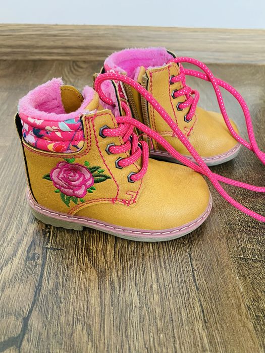 Взуття для дівчинки, черевички