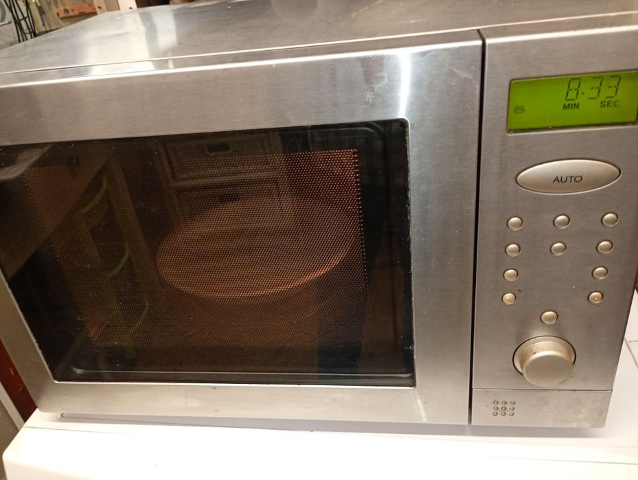 Microondas a funcionar muito bem
