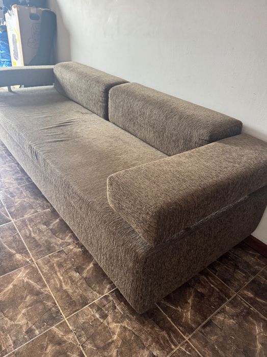 Sofá(pode ser usado como cama)