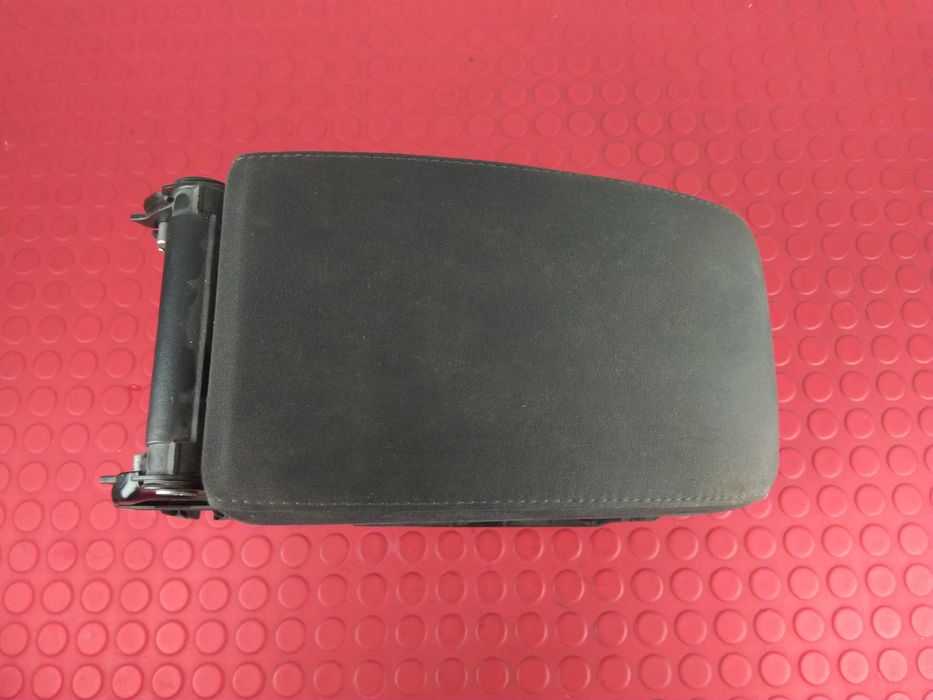 Apoio de Braço - 1K5864251 / 1K5864251C - VW GOLF VI (5K1)