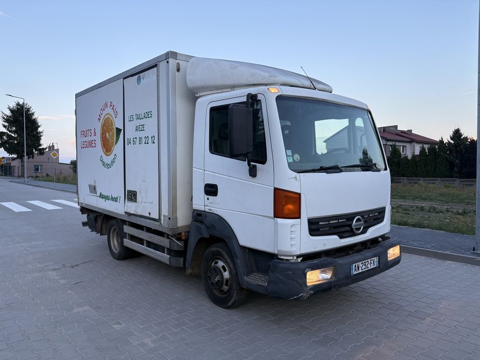 Nissan atleon 3.0 kat. B dmc 3.5t chłodnia winda izoterma sprowadzony  klimatzyacja 2 sztuki bez rdzy