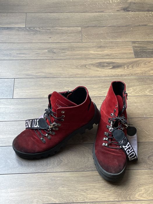 Czerwone  , zamszowe traperki roz 41 dl 26 cm