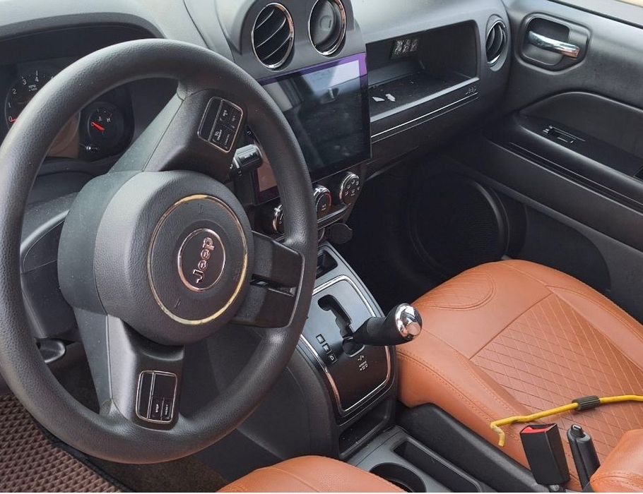 Автомобіль Jeep Compass 2013 року