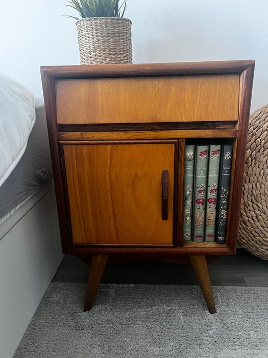 Mesas de cabeceira - Linhas vintage