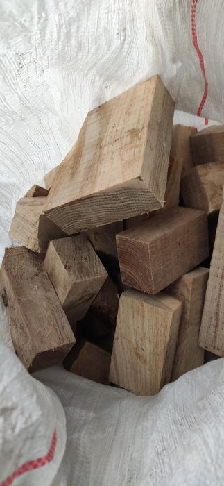 Дубові обрізки у мішках, дрова