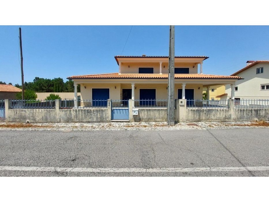 Moradia T4 individual nos Moinhos de Carvide