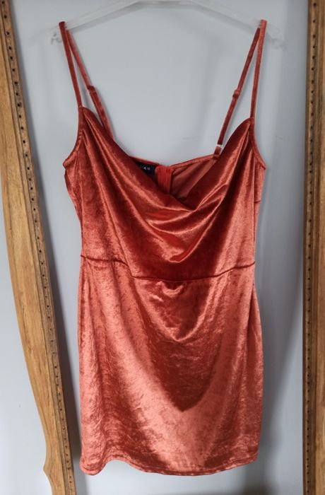 Sukienka welurowa imprezowa