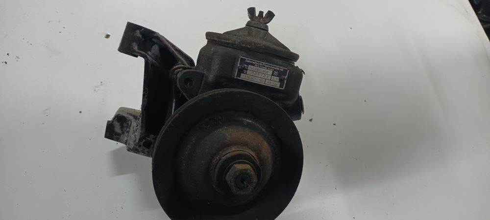 Bomba direcção mercedes 300d w123