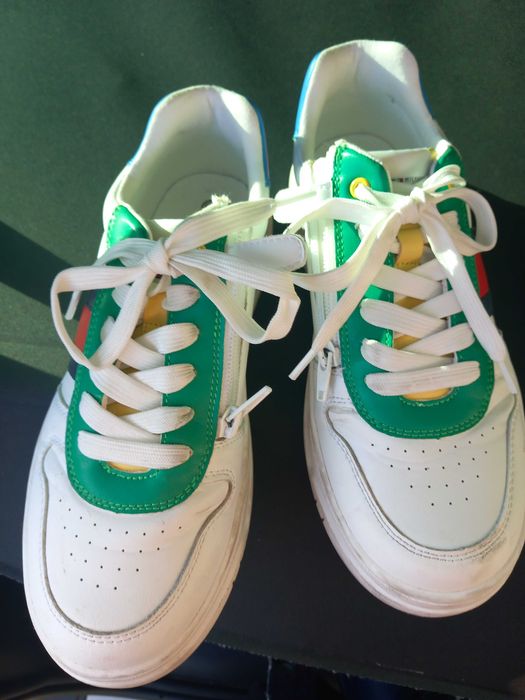 Tenis tommy hilffiger, com muito pouco uso