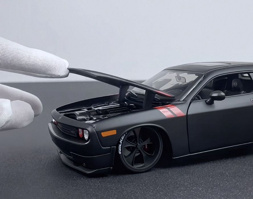 Dodge Challenger acende as luzes miniatura para coleccionadores