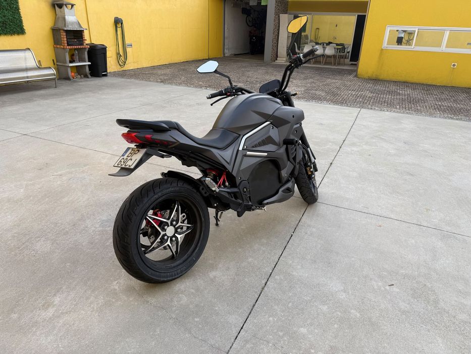 Moto 125 cc eletrica 160 km autonomia