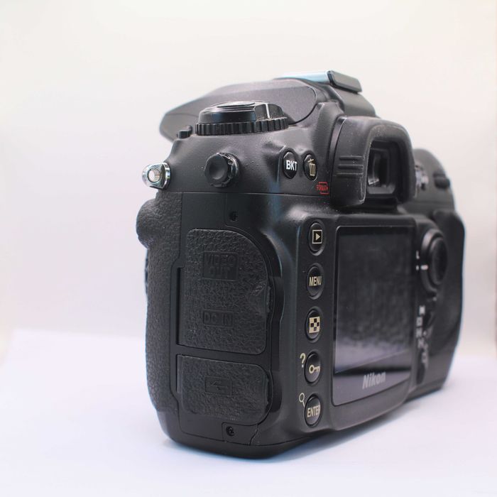 Nikon D200 DSLR - CCD Sensor - baixo shutter count