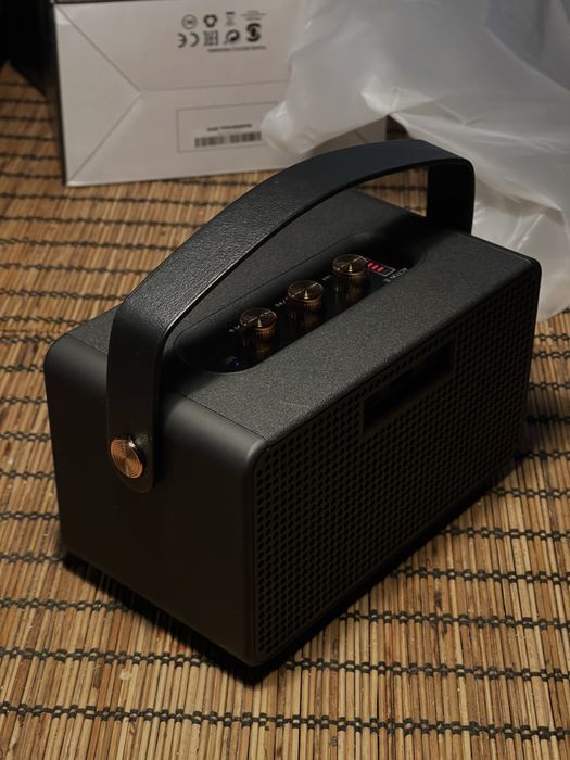 Nowy, fajny czarny głośnik bluetooth Marshall