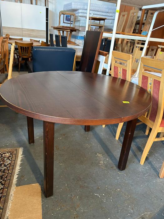 Okrągły solidny stół