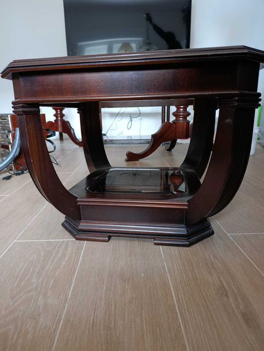 Mesa de centro c/ tampo em vidro (madeira maciça)