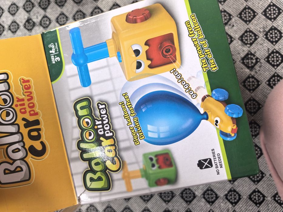Auto autko puszczające balony zabawka.