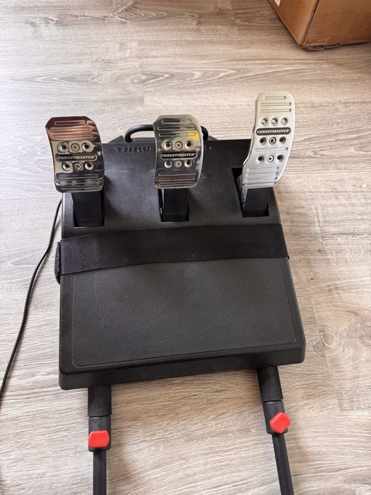 Conjunto Sim Racing: Playseat Challenge + Volante Thrustmaster TMX e Pedais T3PA