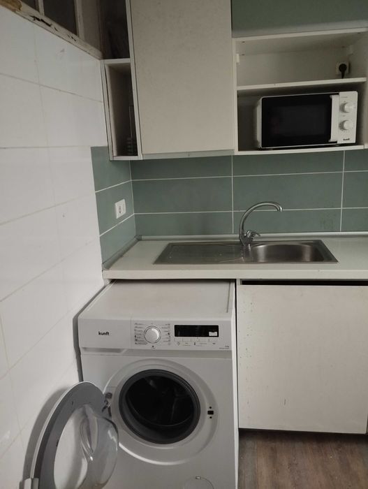 Máquina de Lavar Roupa Kunft  8Kg 1400rpm – A Funcionar