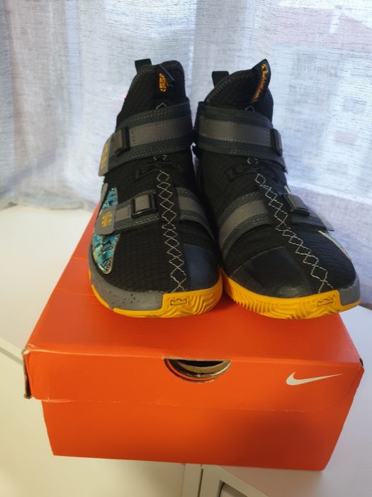 Sapatilhas Nike Lebron James