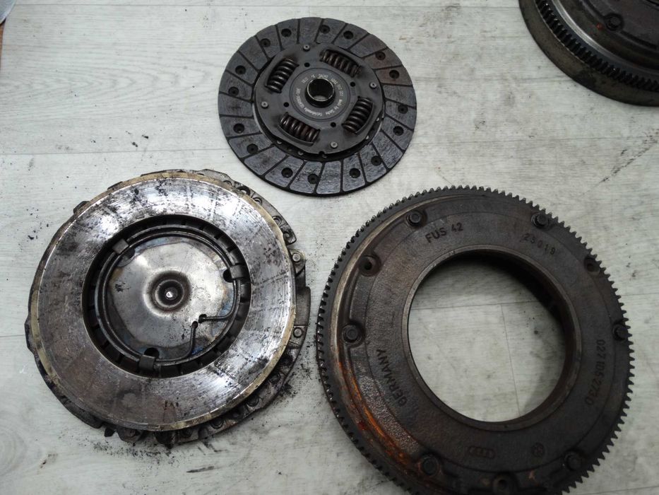 Маховик+зчеплення  двигуна 1.4/1.6/1.8i 1.9SDI 1.9TD GOLF 4 1999-2009