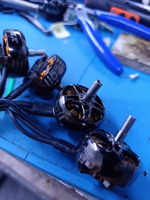 моторы  2807 1300kv  3D обвес