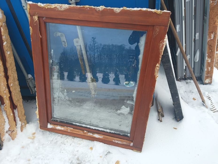 Okno 103x118 rozwierno uchylne brązowe