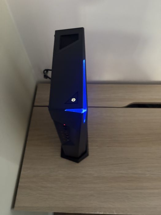 MSI Trident 3 i5-7400 16GB 1 TB SSD 1 GTX1060 6GB